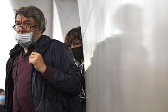 В Москве усилился контроль за ношением масок    