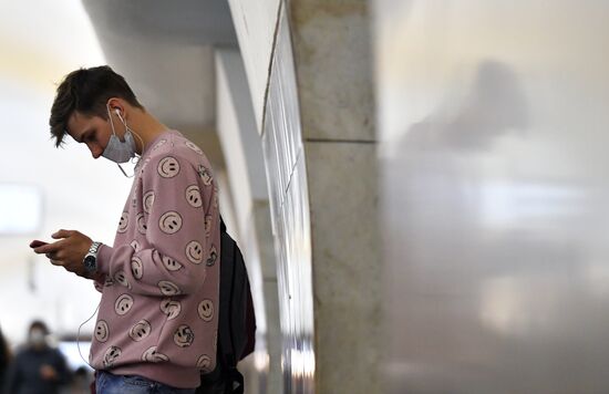 В Москве усилился контроль за ношением масок    