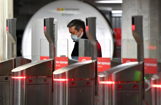 В Москве усилился контроль за ношением масок    