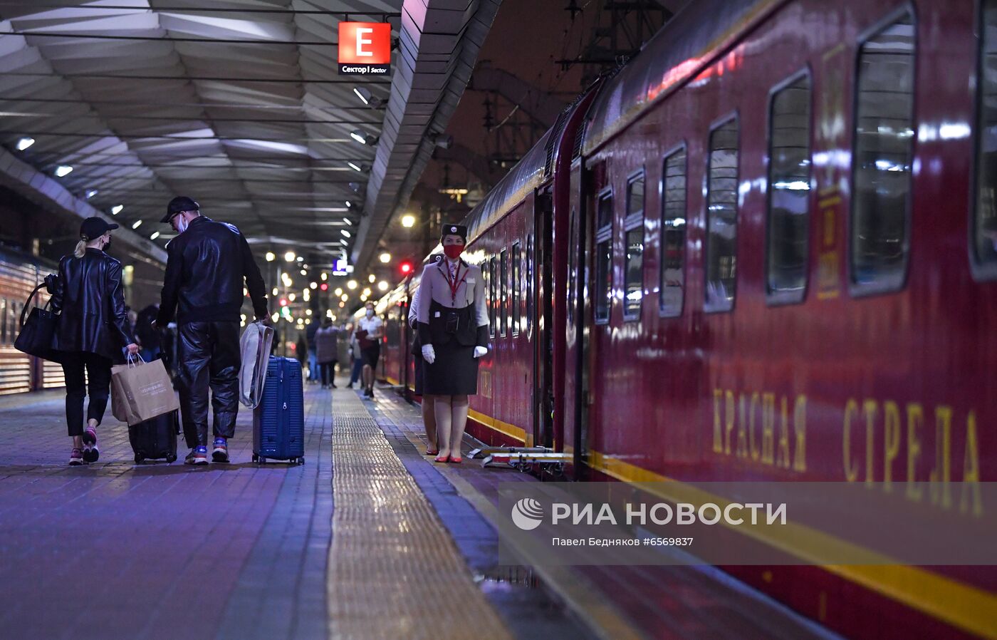 Отправление фирменного поезда "Красная стрела" в юбилейный рейс