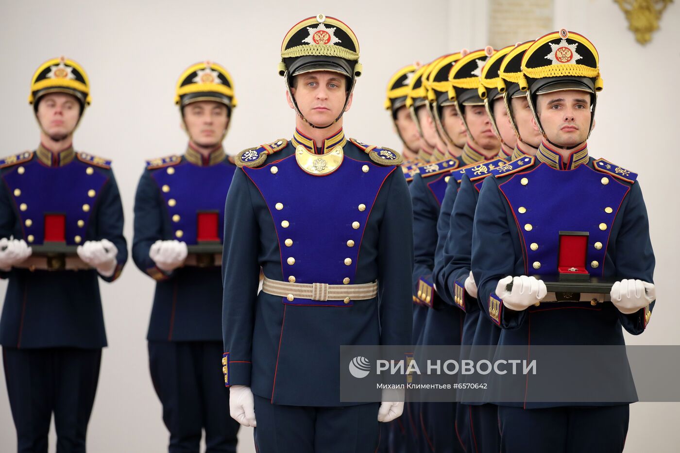 Вручение государственных премий и золотых медалей "Героя Труда РФ" президентом РФ В. Путиным в Кремле