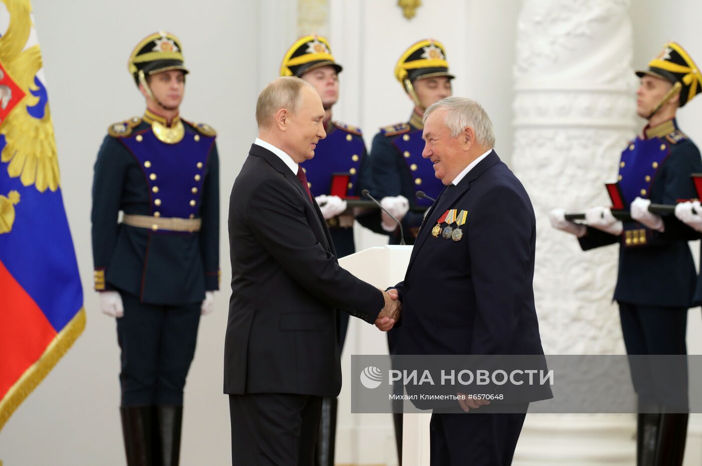 Вручение государственных премий и золотых медалей "Героя Труда РФ" президентом РФ В. Путиным в Кремле