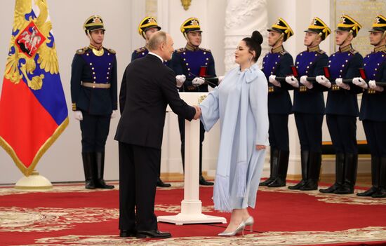 Вручение государственных премий и золотых медалей "Героя Труда РФ" президентом РФ В. Путиным в Кремле