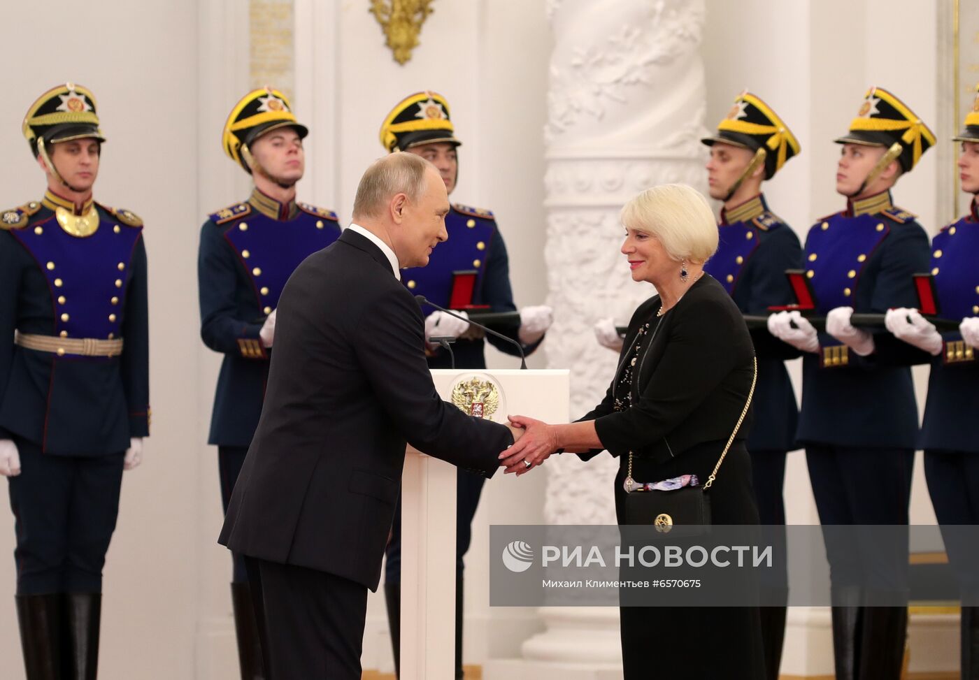 Вручение государственных премий и золотых медалей "Героя Труда РФ" президентом РФ В. Путиным в Кремле