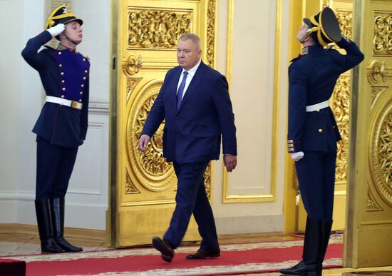 Вручение государственных премий и золотых медалей "Героя Труда РФ" президентом РФ В. Путиным в Кремле