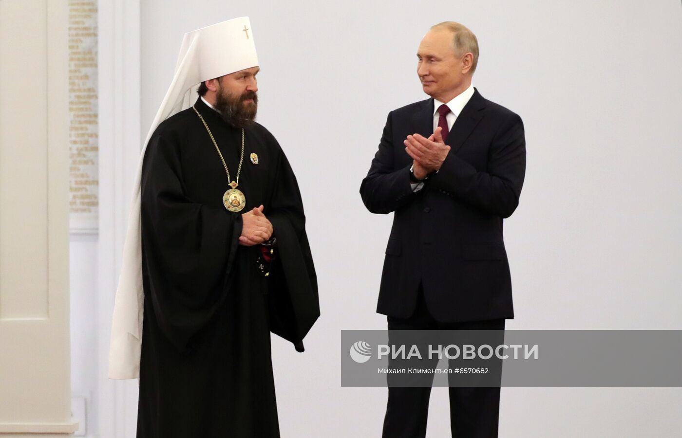 Вручение государственных премий и золотых медалей "Героя Труда РФ" президентом РФ В. Путиным в Кремле