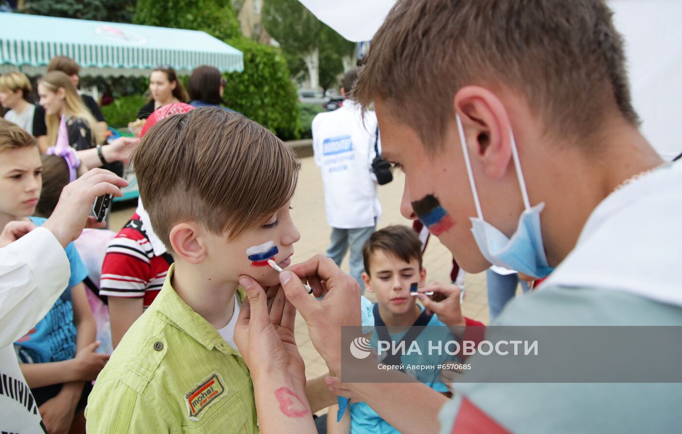 Празднование Дня России в Донецке и Луганске