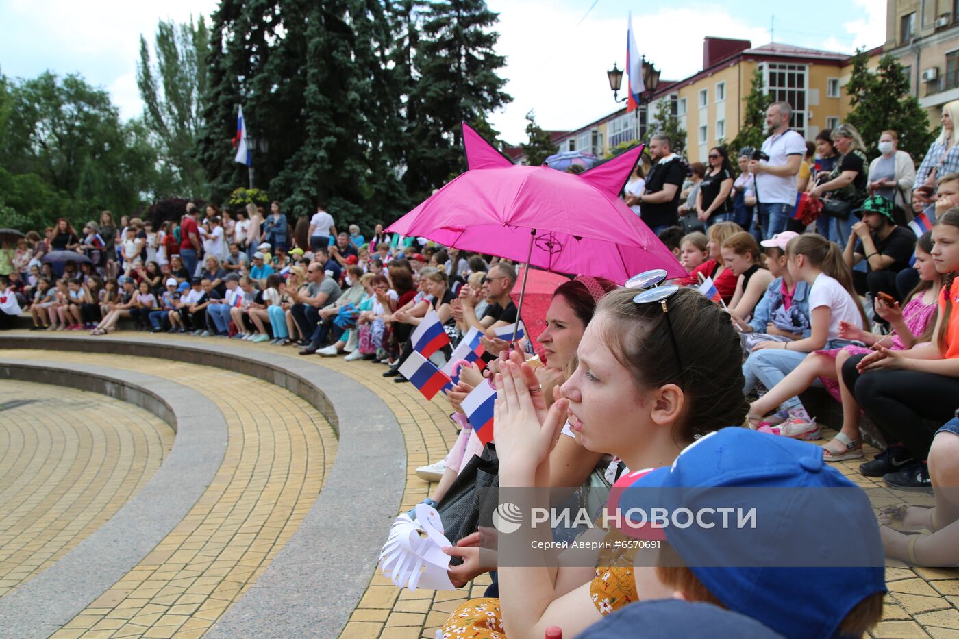 Празднование Дня России в Донецке и Луганске