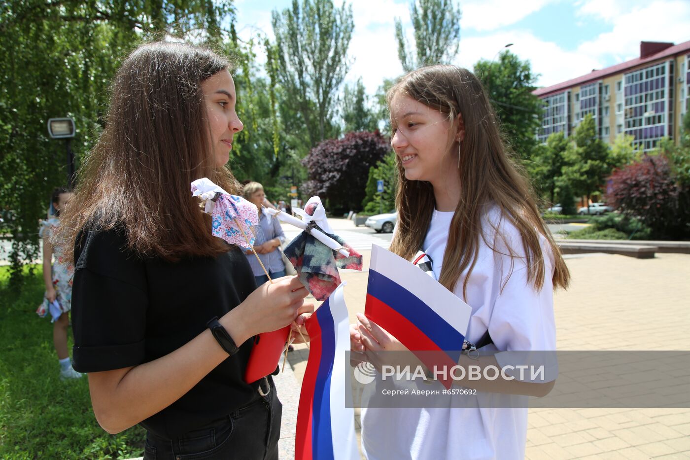 Празднование Дня России в Донецке и Луганске