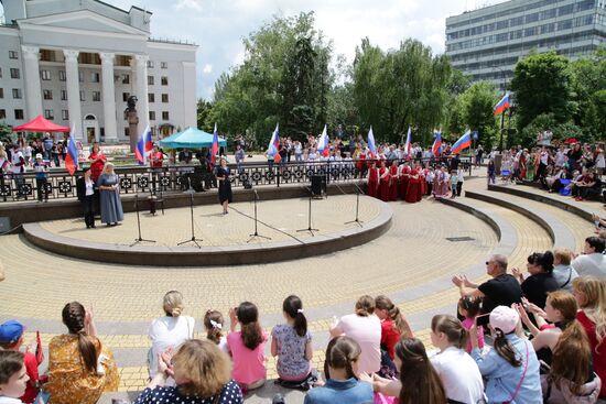 Празднование Дня России в Донецке и Луганске