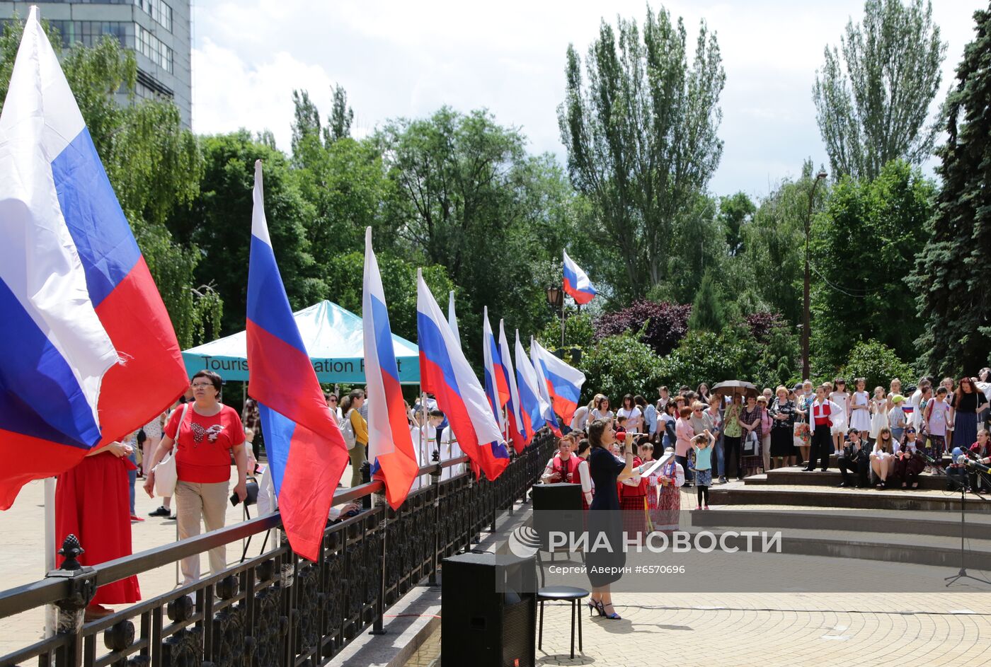 Празднование Дня России в Донецке и Луганске