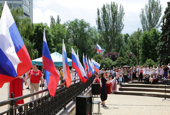 Празднование Дня России в Донецке и Луганске