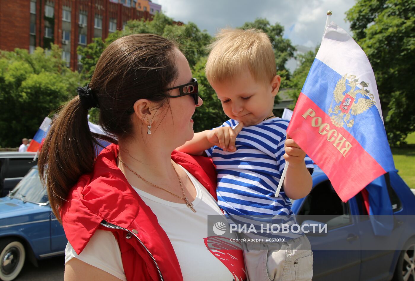 Празднование Дня России в Донецке и Луганске