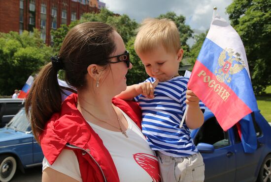 Празднование Дня России в Донецке и Луганске