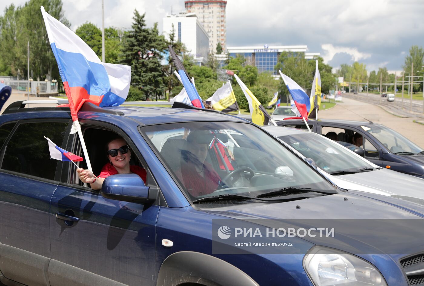 Празднование Дня России в Донецке и Луганске