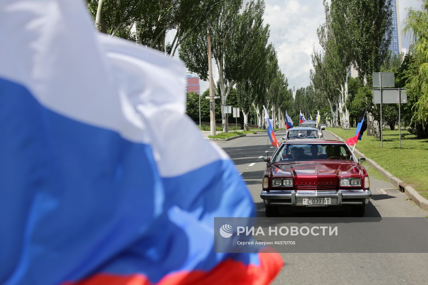 Празднование Дня России в Донецке и Луганске