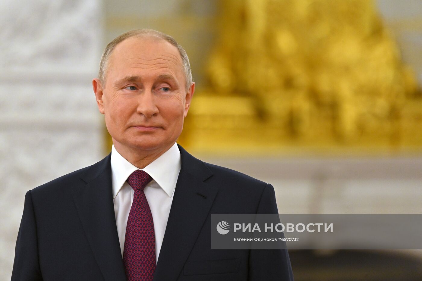 Вручение государственных премий и золотых медалей "Героя Труда РФ" президентом РФ В. Путиным в Кремле