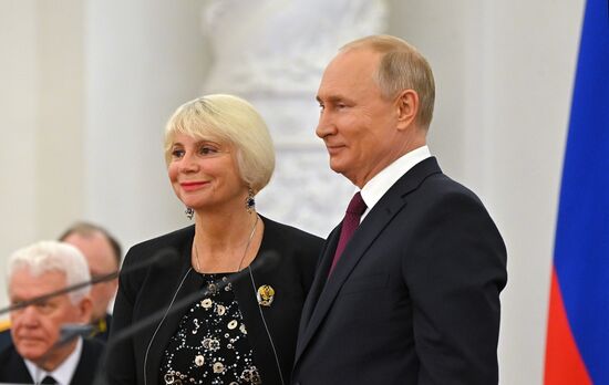 Вручение государственных премий и золотых медалей "Героя Труда РФ" президентом РФ В. Путиным в Кремле