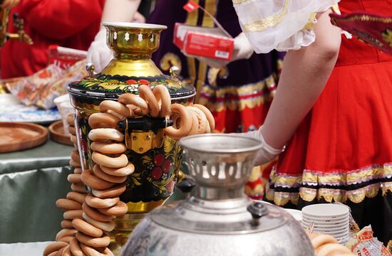 Празднование Дня России в Донецке и Луганске