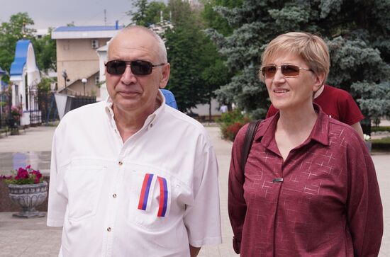 Празднование Дня России в Донецке и Луганске