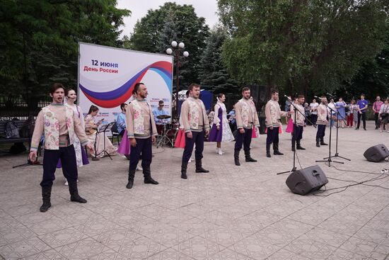 Празднование Дня России в Донецке и Луганске
