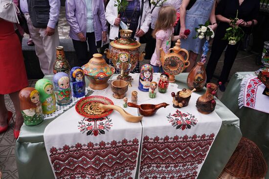 Празднование Дня России в Донецке и Луганске