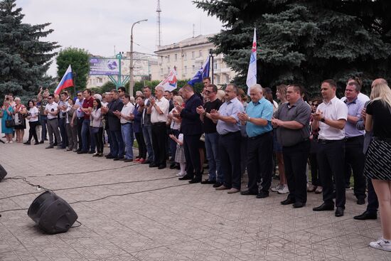 Празднование Дня России в Донецке и Луганске