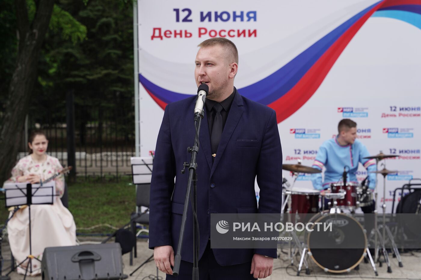 Празднование Дня России в Донецке и Луганске
