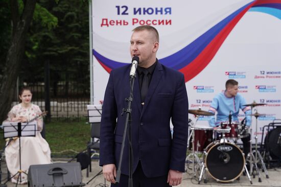 Празднование Дня России в Донецке и Луганске