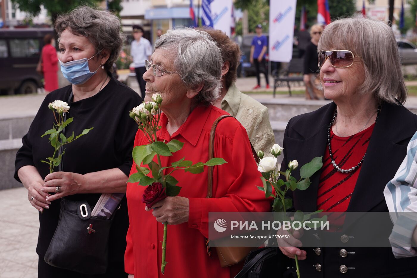 Празднование Дня России в Донецке и Луганске