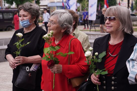 Празднование Дня России в Донецке и Луганске