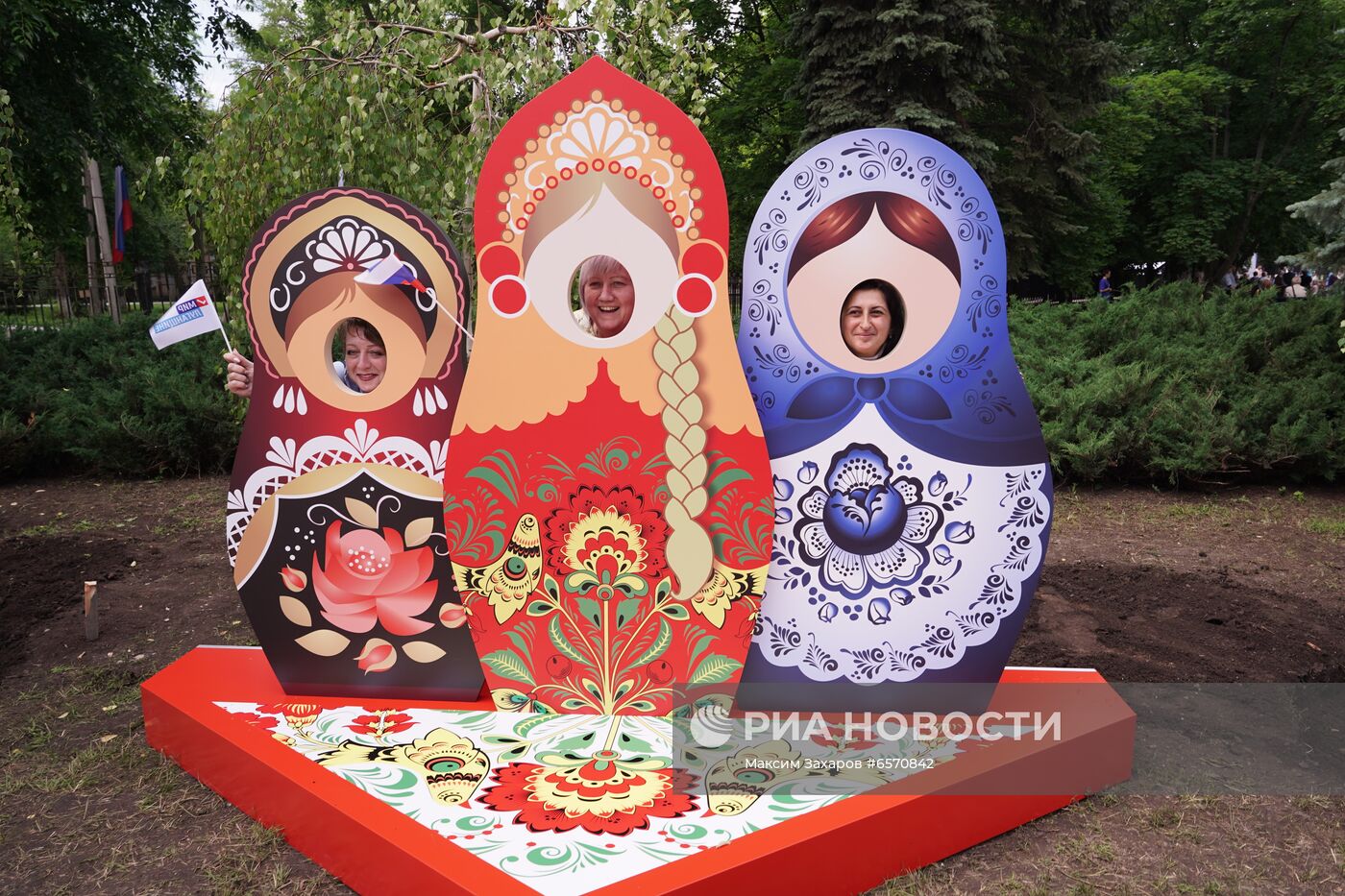 Празднование Дня России в Донецке и Луганске