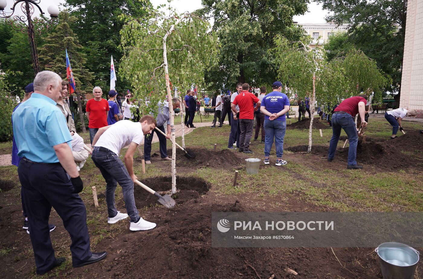 Празднование Дня России в Донецке и Луганске