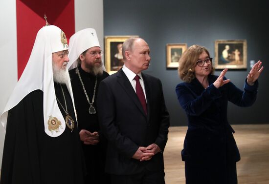 Президент РФ В. Путин посетил Третьяковскую галерею