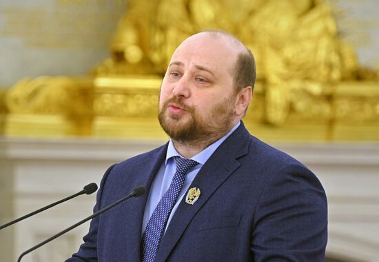 Вручение государственных премий и золотых медалей "Героя Труда РФ" президентом РФ В. Путиным в Кремле