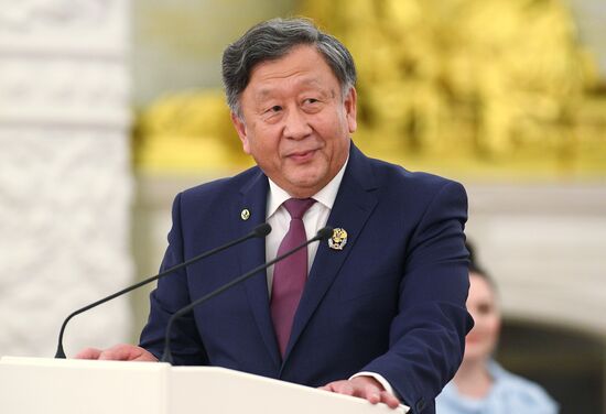 Вручение государственных премий и золотых медалей "Героя Труда РФ" президентом РФ В. Путиным в Кремле