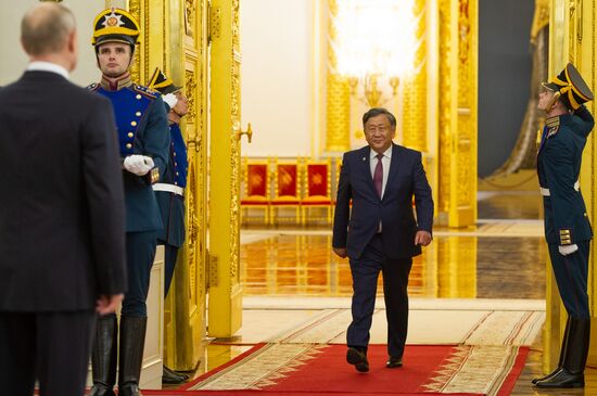 Вручение государственных премий и золотых медалей "Героя Труда РФ" президентом РФ В. Путиным в Кремле