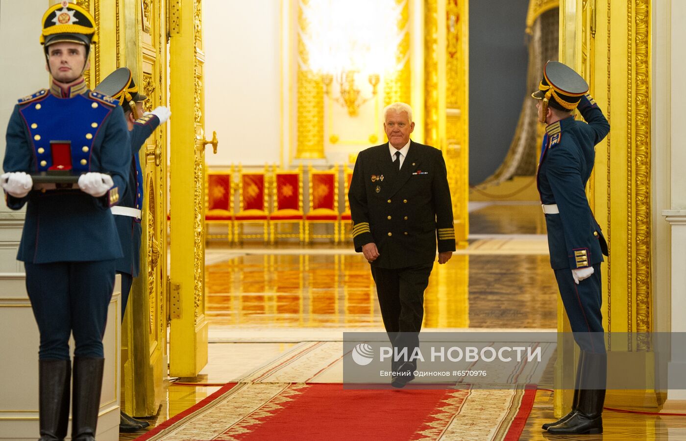 Вручение государственных премий и золотых медалей "Героя Труда РФ" президентом РФ В. Путиным в Кремле