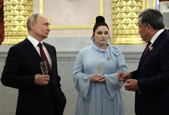 Вручение государственных премий и золотых медалей "Героя Труда РФ" президентом РФ В. Путиным в Кремле