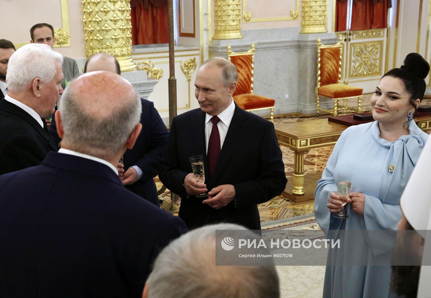 Вручение государственных премий и золотых медалей "Героя Труда РФ" президентом РФ В. Путиным в Кремле