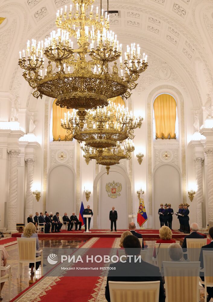 Вручение государственных премий и золотых медалей "Героя Труда РФ" президентом РФ В. Путиным в Кремле