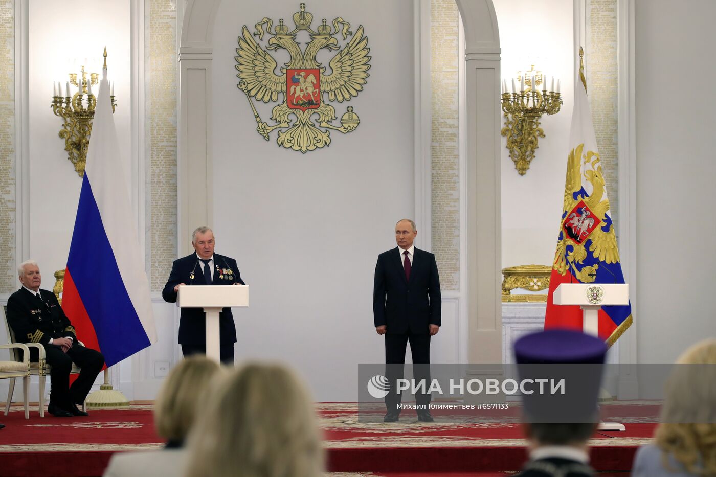 Вручение государственных премий и золотых медалей "Героя Труда РФ" президентом РФ В. Путиным в Кремле