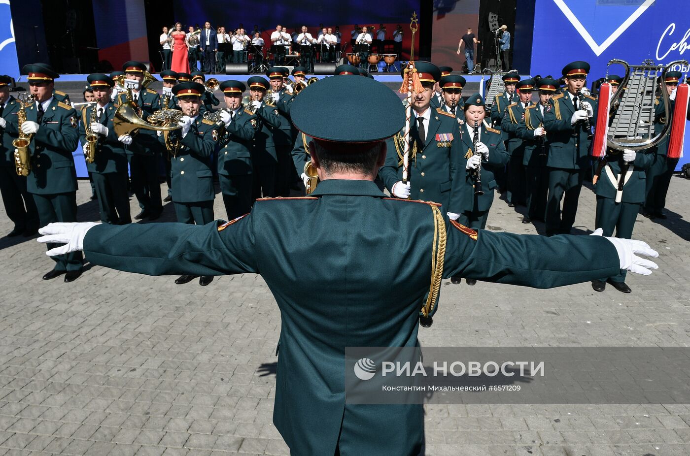 Празднование Дня России в регионах РФ