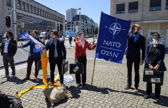 Акция в Брюсселе против саммита НАТО