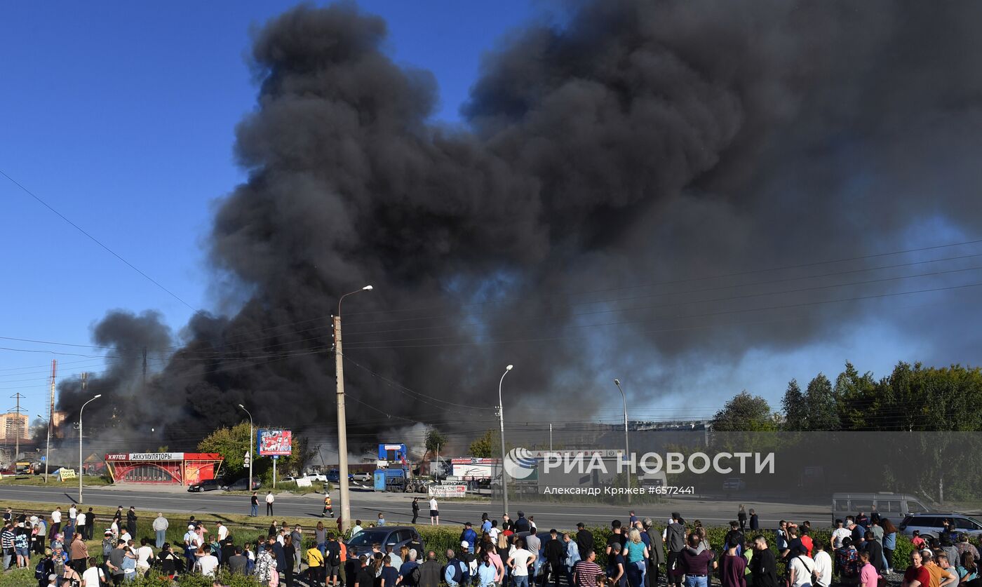 Автозаправка горит в Новосибирске