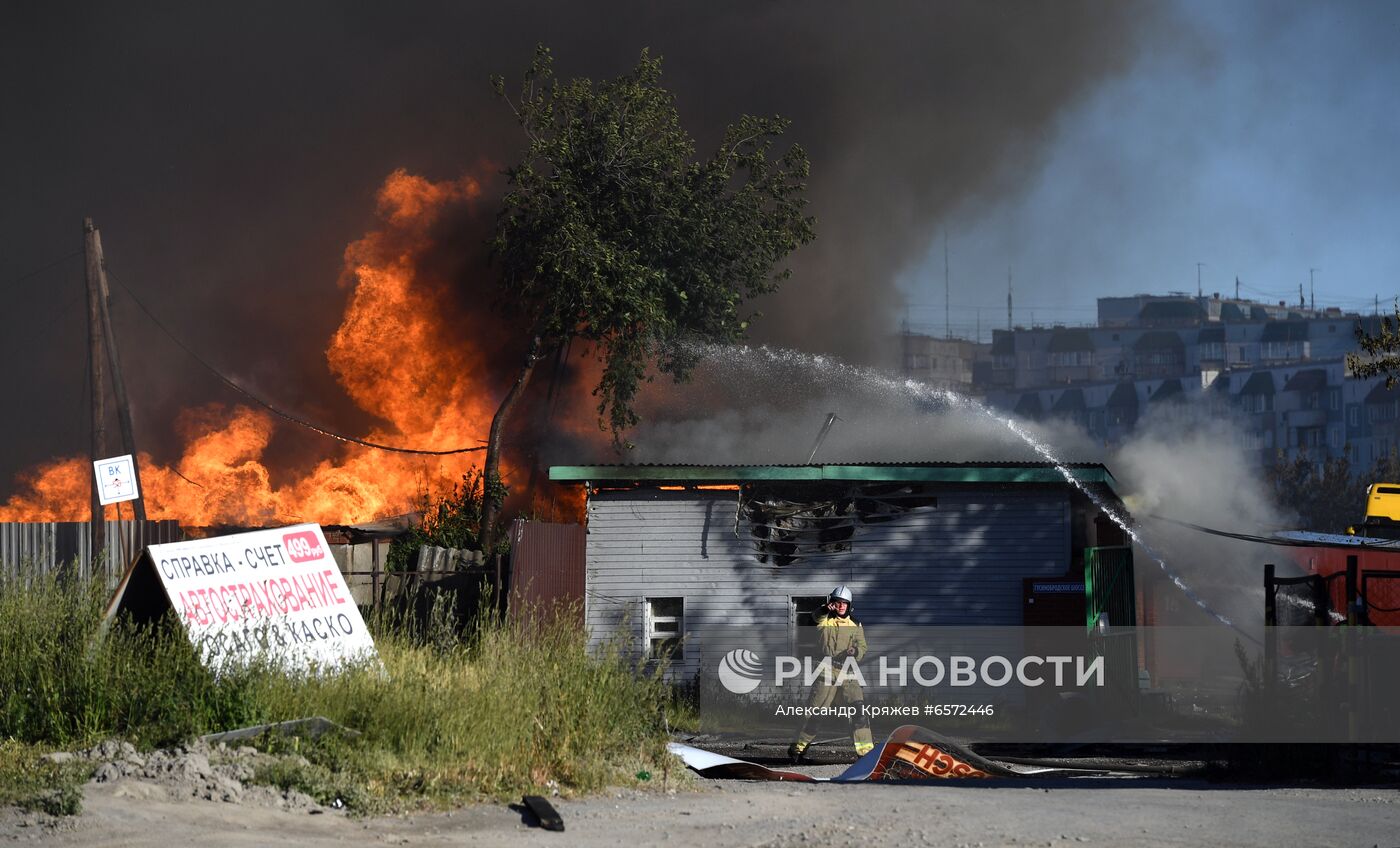 Автозаправка горит в Новосибирске