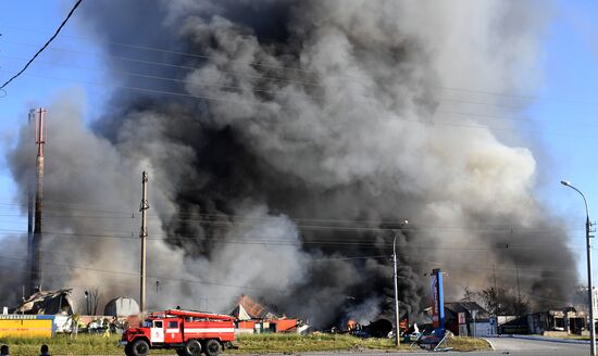 Автозаправка горит в Новосибирске