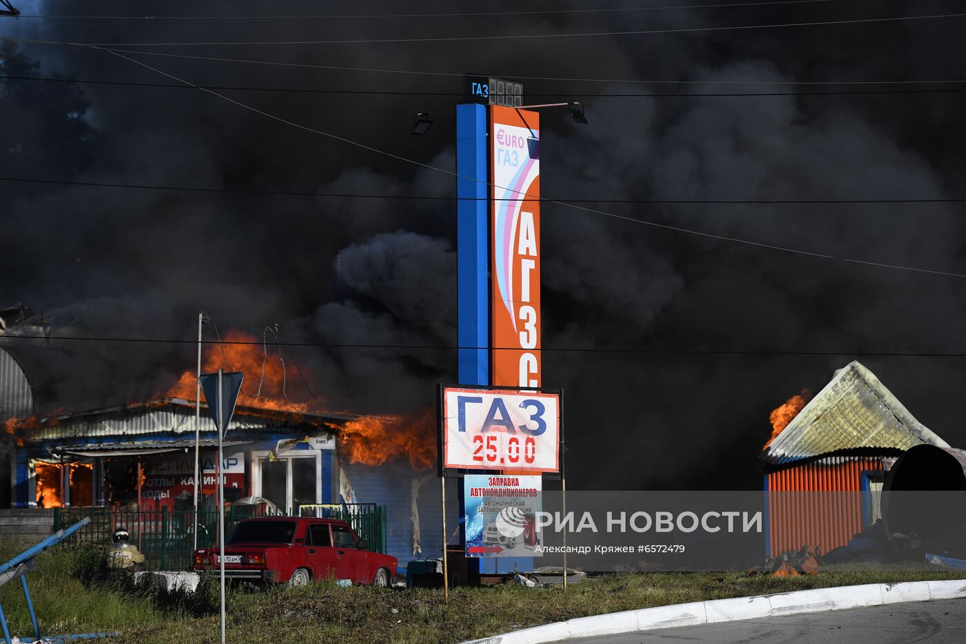 Автозаправка горит в Новосибирске