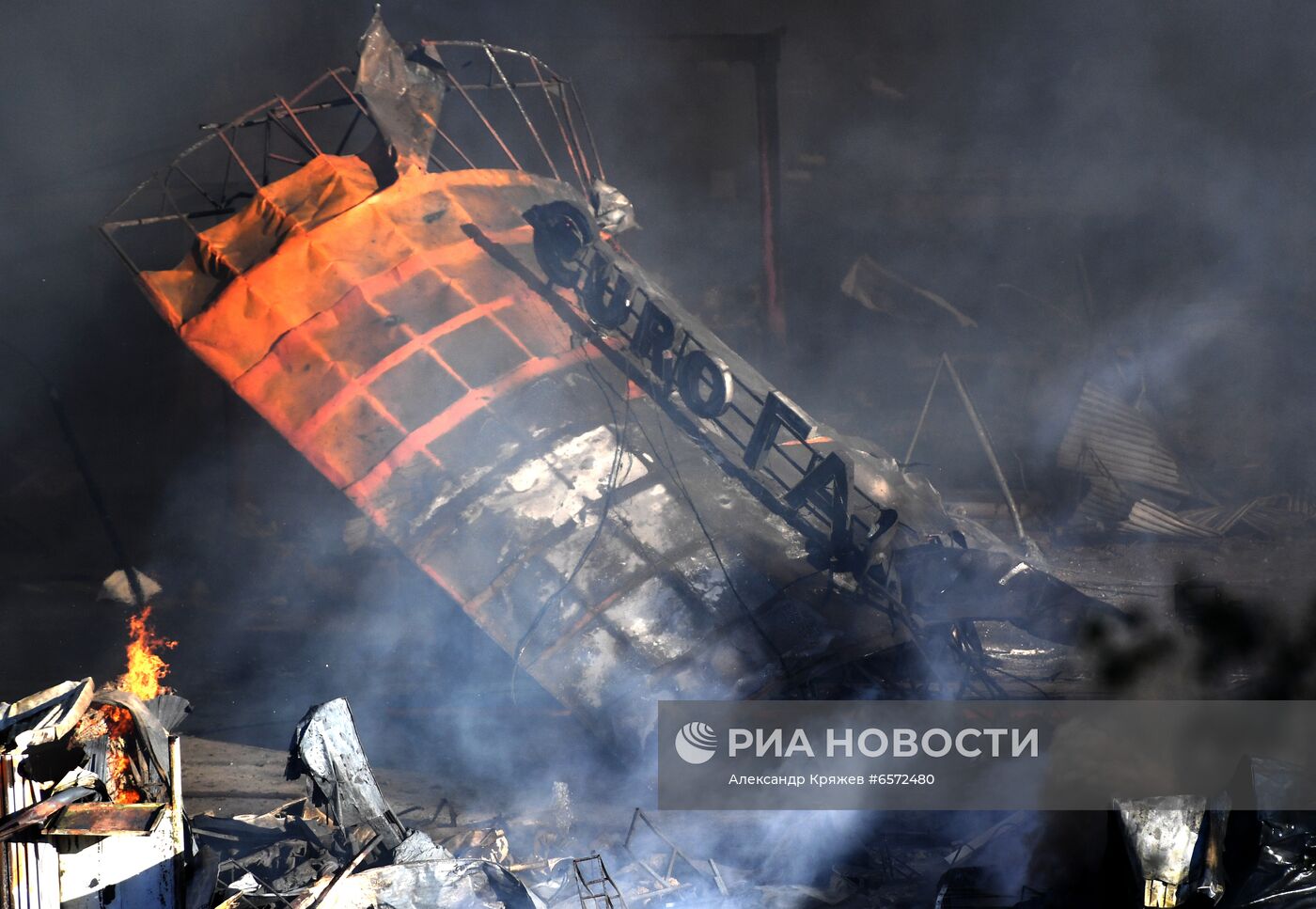 Автозаправка горит в Новосибирске