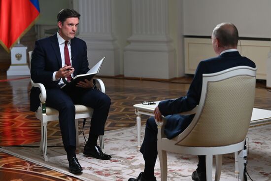 Президент РФ В. Путин дал интервью американской телекомпании NBC